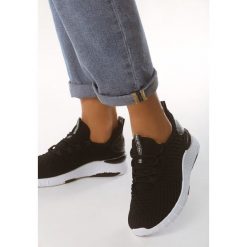 Czarne Buty Sportowe Insensible. Buty sportowe damskie Born2be. Za 59,99 zł.