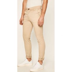 Jack & Jones - Spodnie. Brązowe spodnie męskie Jack & Jones, na co dzień, bez wzorów, z elastanu. W wyprzedaży za 149,90 zł.