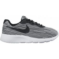 Nike Buty Tanjun Se (Gs) Shoe 35.5. Szare buty sportowe chłopięce marki Nike, nike tanjun. W wyprzedaży za 189,00 zł.