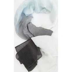 Plisowany szalik - Fioletowy. Fioletowe szaliki damskie Reserved, bez wzorów. W wyprzedaży za 19,99 zł.
