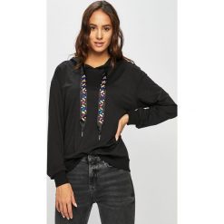 Answear - Bluza. Czarne bluzy damskie ANSWEAR, s, z nadrukiem, z poliesteru, bez rękawów, z kapturem. W wyprzedaży za 89,90 zł.
