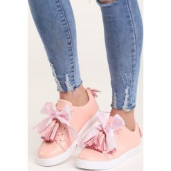 Różowe Buty Sportowe Sweet Dreams. Różowe buty sportowe damskie Born2be, z aplikacjami, na sznurówki. Za 39,99 zł.