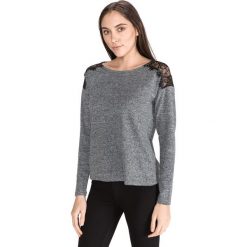Vero Moda Malena Sweter Szary. Szare bluzy damskie Vero Moda, l, w koronkowe wzory, z elastanu, bez rękawów, bez kaptura. Za 109,95 zł.