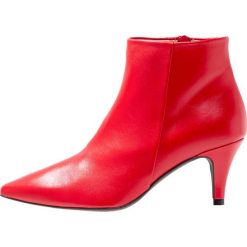 Brenda Zaro BENETTBO Ankle boot rojo. Czerwone botki damskie skórzane Brenda Zaro. Za 589,00 zł.