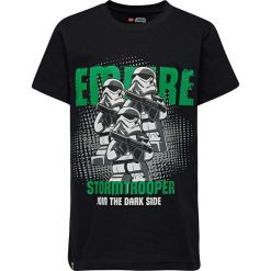 Koszulka "CM-50100" w kolorze czarnym. Czarne t-shirty chłopięce LEGO Wear, z nadrukiem, z bawełny, bez rękawów. W wyprzedaży za 29,95 zł.