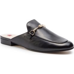 Klapki HÖGL - 7-101800 Black 0100. Czarne klapki damskie HÖGL, z aplikacjami, ze skóry, bez obcasa, na obcasie. W wyprzedaży za 399,00 zł.