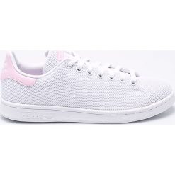 Adidas Originals - Buty Stan Smith. Białe buty sportowe damskie adidas Originals, bez wzorów, z gumy, sportowe. W wyprzedaży za 179,90 zł.