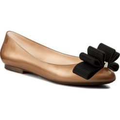 Baleriny MELISSA - Doll + Jason Wu Ad 32269 Pink/Black 51647. Pomarańczowe baleriny damskie Melissa, bez wzorów, z tworzywa sztucznego, klasyczne, bez obcasa, na płaskiej podeszwie. W wyprzedaży za 249,00 zł.