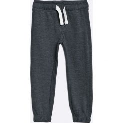 Blukids - Spodnie dziecięce 98-128 cm. Szare spodnie chłopięce marki Blukids, z bawełny. W wyprzedaży za 29,90 zł.