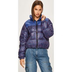 Levi's - Kurtka puchowa. Niebieskie kurtki damskie s, z poliesteru, krótkie. W wyprzedaży za 399,90 zł.