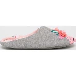 Etam - Kapcie Guadalajara. Szare kapcie damskie Etam, z gumy. W wyprzedaży za 49,90 zł.