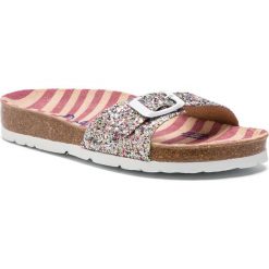 Klapki PEPE JEANS - Bio Glitter PGS90134 Fuchsia 337. Różowe klapki damskie Pepe Jeans, z aplikacjami, z jeansu, bez obcasa. W wyprzedaży za 139,00 zł.