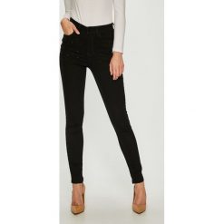Jacqueline de Yong - Jeansy. Czarne jeansy damskie skinny marki Jacqueline de Yong, z podwyższonym stanem. W wyprzedaży za 79,90 zł.