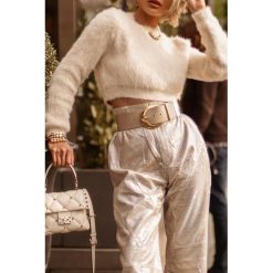 Bluzka damska KLAVY. Bluzki damskie Bluzka damska KLAVY, uniwersalny, bez wzorów, eleganckie, bez kołnierzyka, bez rękawów. W wyprzedaży za 59,00 zł.