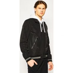 Kurtka przejściowa Superdry Surplus Goods Light Track M5010053A. Czarne kurtki męskie Superdry, m, bez wzorów, z poliesteru, bez kaptura. Za 429,00 zł.