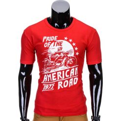 T-SHIRT MĘSKI Z NADRUKIEM S753 - CZERWONY. Czerwone t-shirty męskie Ombre Clothing, s, z nadrukiem, bez kołnierzyka, krótkie. Za 19,99 zł.