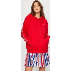 Levi's - Bluza. Czerwone bluzy damskie Levi's®, s, z nadrukiem, z bawełny, bez rękawów, z kapturem. Za 279,90 zł.