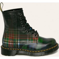 Dr. Martens - Workery skórzane. Zielone workery damskie Dr. Martens, ze skóry, bez obcasa, na obcasie, na sznurówki. Za 799,90 zł.