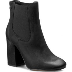Botki CARINII - B3787 360-000-PSK-C00. Czarne buty zimowe damskie Carinii, z materiału, na obcasie. W wyprzedaży za 269,00 zł.