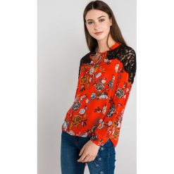 Desigual Ketty Bluzka Czerwony. Czerwone bluzki damskie Desigual, s, w koronkowe wzory, z bawełny, bez kołnierzyka, bez rękawów. Za 352,95 zł.