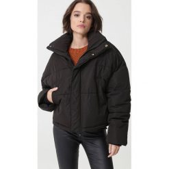 Czarna Kurtka Zillah. Czarne kurtki damskie Born2be, s, krótkie. Za 369,99 zł.