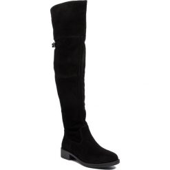 Muszkieterki TAMARIS - 1-25811-23 Black 001. Czarne kozaki damskie Tamaris, ze skóry, bez obcasa, bez zapięcia. W wyprzedaży za 299,00 zł.
