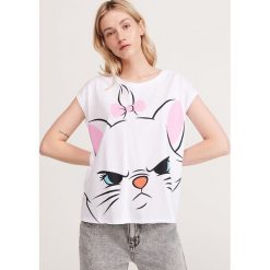 T-shirt z Kotką Marie - Biały. Białe t-shirty damskie Reserved, s, bez wzorów, bez kołnierzyka. Za 49,99 zł.