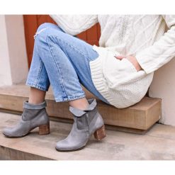 Botki - skóra naturalna - model 454 - kolor szary. Szare botki damskie Zapato, na wiosnę, ze skóry, eleganckie, za kostkę, na wysokim obcasie, na obcasie, na zamek. W wyprzedaży za 319,20 zł.
