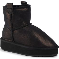 Buty EMU AUSTRALIA - Foy Flatform Metallic W12065 Black. Czarne kozaki damskie EMU Australia, ze skóry, na niskim obcasie, bez zapięcia. W wyprzedaży za 359,00 zł.