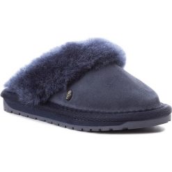 Kapcie EMU AUSTRALIA - Jolie Kids K11486 Midnight. Niebieskie sandały dziewczęce EMU Australia, z wełny, bez zapięcia. W wyprzedaży za 169,00 zł.