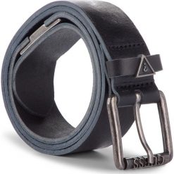 Pasek Męski GUESS - M92Z40 L0M70 JBLK. Czarne paski męskie Guess, w paski, ze skóry. W wyprzedaży za 189,00 zł.