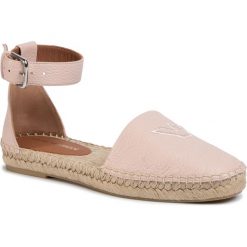 Espadryle EMPORIO ARMANI - X3S027 XF443 00660 Nude. Różowe espadryle damskie Emporio Armani, na co dzień, bez wzorów, ze skóry, bez obcasa, bez zapięcia. W wyprzedaży za 659,00 zł.