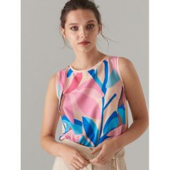 Wzorzysty top - Beżowy. Brązowe topy damskie Mohito, xl, bez wzorów, bez kołnierzyka. W wyprzedaży za 29,99 zł.