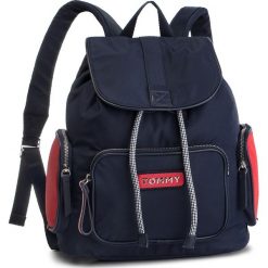 Plecak TOMMY HILFIGER - Varsity Nylon Backpack AW0AW06122 901. Niebieskie plecaki męskie TOMMY HILFIGER, bez wzorów, z nylonu, sportowe. Za 549,00 zł.