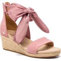 Espadryle UGG - W Trina 1099693 W/Pdw. Różowe espadryle damskie Ugg, bez wzorów, ze skóry, bez obcasa, na obcasie. Za 519,00 zł.