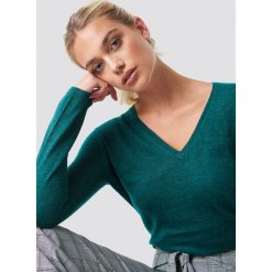 Samsoe & Samsoe Sweter z dekoltem v Lemba - Green. Zielone swetry klasyczne damskie Samsøe & Samsøe, z dzianiny, dekolt w kształcie v. Za 364,95 zł.