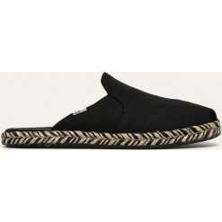Toms - Klapki Nova. Czarne klapki damskie Toms, bez wzorów, z gumy, bez obcasa, na obcasie. W wyprzedaży za 179,90 zł.