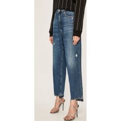 Guess Jeans - Jeansy Jacqueline. Niebieskie jeansy damskie Guess Jeans, z podwyższonym stanem. W wyprzedaży za 329,90 zł.