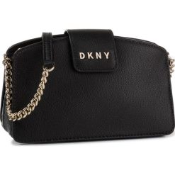 Torebka DKNY - Clara Chain Cbody Em R93ESD80 Blk/Gold BGD. Czarne listonoszki damskie DKNY, na co dzień, bez wzorów, ze skóry, bez dodatków. W wyprzedaży za 489,00 zł.