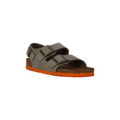 Sandały Birkenstock MILANO DESERT SOL. Pomarańczowe sandały damskie Birkenstock, bez wzorów, bez obcasa, bez zapięcia. Za 368,59 zł.