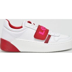Levi's - Buty Mullet V S. Białe buty sportowe damskie Levi's®, bez wzorów, ze skóry, sportowe. W wyprzedaży za 429,90 zł.