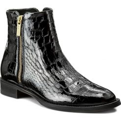 Botki GINO ROSSI - Nevia DBG184-G12-D300-9900-F 99. Czarne buty zimowe damskie Gino Rossi, z lakierowanej skóry, na obcasie. W wyprzedaży za 299,00 zł.