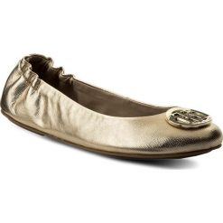 Baleriny TOMMY HILFIGER - Flexible Gold Ballerina FW0FW02863 Mekong 709. Żółte baleriny damskie TOMMY HILFIGER, bez wzorów, ze skóry, klasyczne, bez obcasa, na płaskiej podeszwie. W wyprzedaży za 239,00 zł.