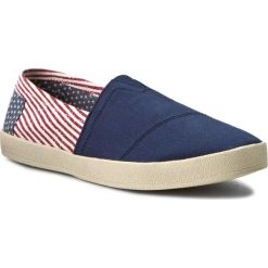 Półbuty TOMS - Avalon 10007923 Americana Canvas Flag. Niebieskie półbuty męskie marki Toms, na co dzień, bez wzorów, z tworzywa sztucznego, bez zapięcia. W wyprzedaży za 179,00 zł.