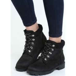 Czarne Traperki Metallics. Czarne buty zimowe damskie Born2be, z nubiku, na obcasie. Za 99,99 zł.