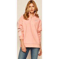 Adidas Originals - Bluza. Różowe bluzy damskie adidas Originals, l, z aplikacjami, z elastanu, z krótkim rękawem, krótkie, bez kaptura. Za 379,90 zł.