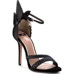 Sandały ELISABETTA FRANCHI - SA-72S-83E2-V435 Nero 110. Czarne klapki damskie marki Elisabetta Franchi, z aplikacjami, ze skóry, bez obcasa, na obcasie. W wyprzedaży za 1319,00 zł.