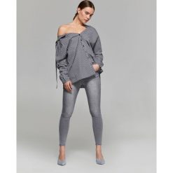 JEANSOWE SPODNIE SLIM. Szare spodnie damskie marki Top Secret, z jeansu. Za 129,99 zł.