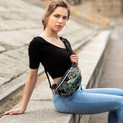 Skórzana saszetka nerka damska Paolo Peruzzi Z-15-G - Czarny. Czarne nerki damskie Paolo Peruzzi, bez wzorów, ze skóry, bez dodatków. Za 99,99 zł.