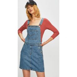 Only - Sukienka jeansowa. Niebieskie sukienki damskie ONLY, na co dzień, s, bez wzorów, z bawełny, casualowe, z dekoltem karo, bez rękawów, mini, proste. W wyprzedaży za 129,90 zł.